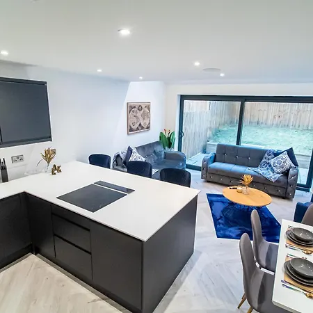 Bv Luxury 3 Bedroom Townhouse At Bed Cliff Oaks Leeds  Room photo