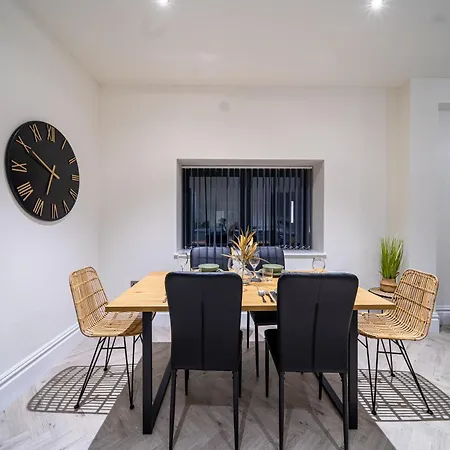 Bv Luxury 3 Bedroom Townhouse At Bed Cliff Oaks Leeds  Room photo