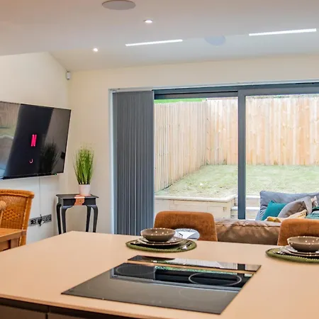 Bv Luxury 3 Bedroom Townhouse At Bed Cliff Oaks Leeds  Room photo