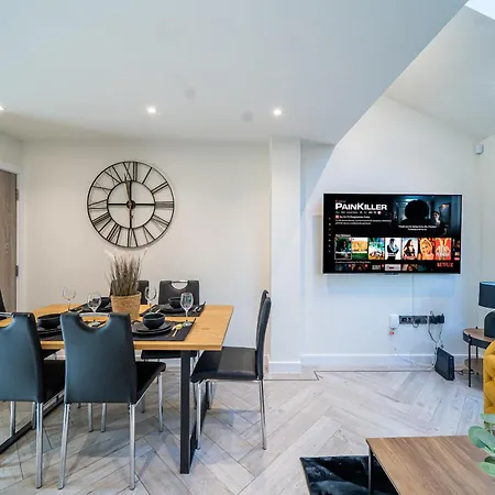 Bv Luxury 3 Bedroom Townhouse At Bed Cliff Oaks Leeds  Room photo