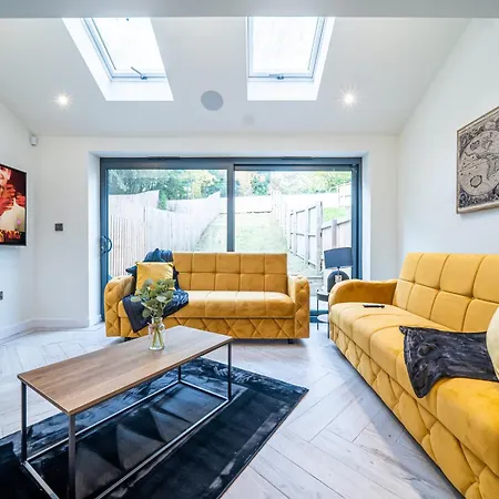 Bv Luxury 3 Bedroom Townhouse At Bed Cliff Oaks Leeds  Room photo