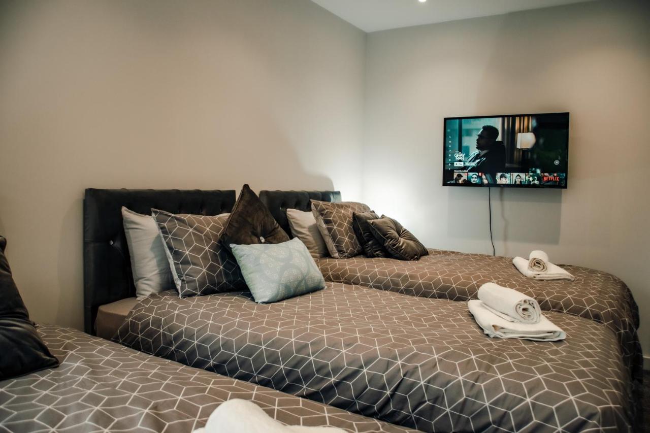 Apartment Bv Luxury 3 Bedroom Townhouse At Bed Cliff Oaks Leeds (West Yorkshire)