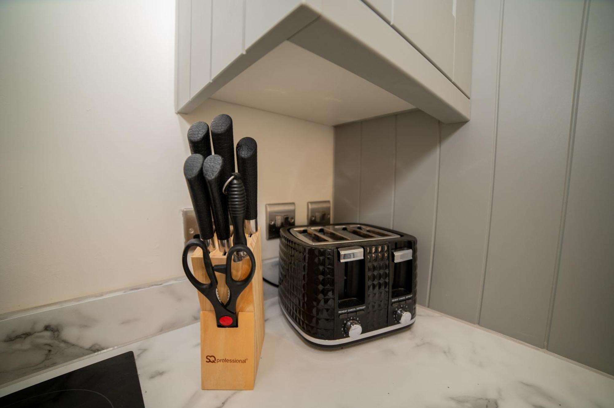 Bv Luxury 3 Bedroom Townhouse At Bed Cliff Oaks Apartment Leeds (West Yorkshire)