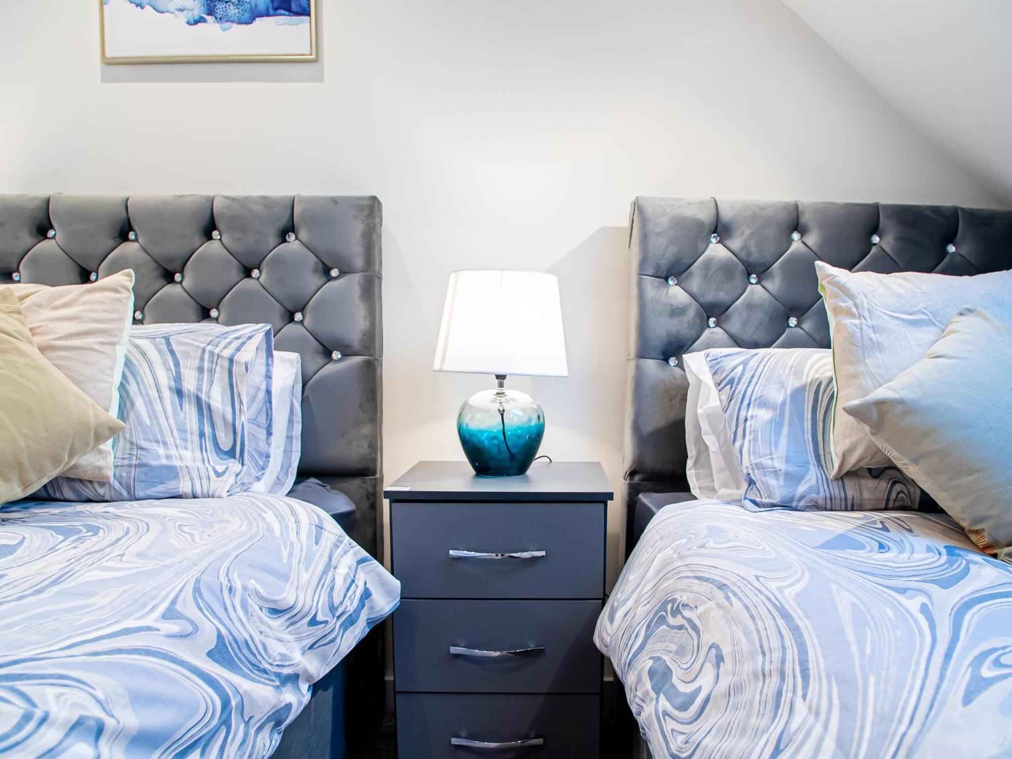 Apartment Bv Luxury 3 Bedroom Townhouse At Bed Cliff Oaks Leeds (West Yorkshire)