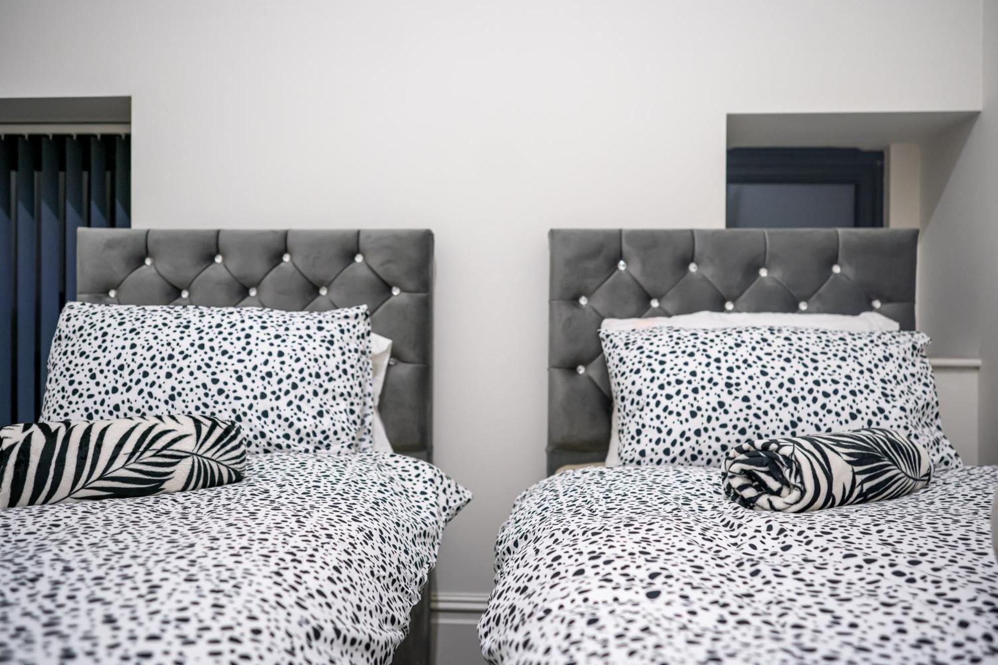 Bv Luxury 3 Bedroom Townhouse At Bed Cliff Oaks Apartment Leeds (West Yorkshire)