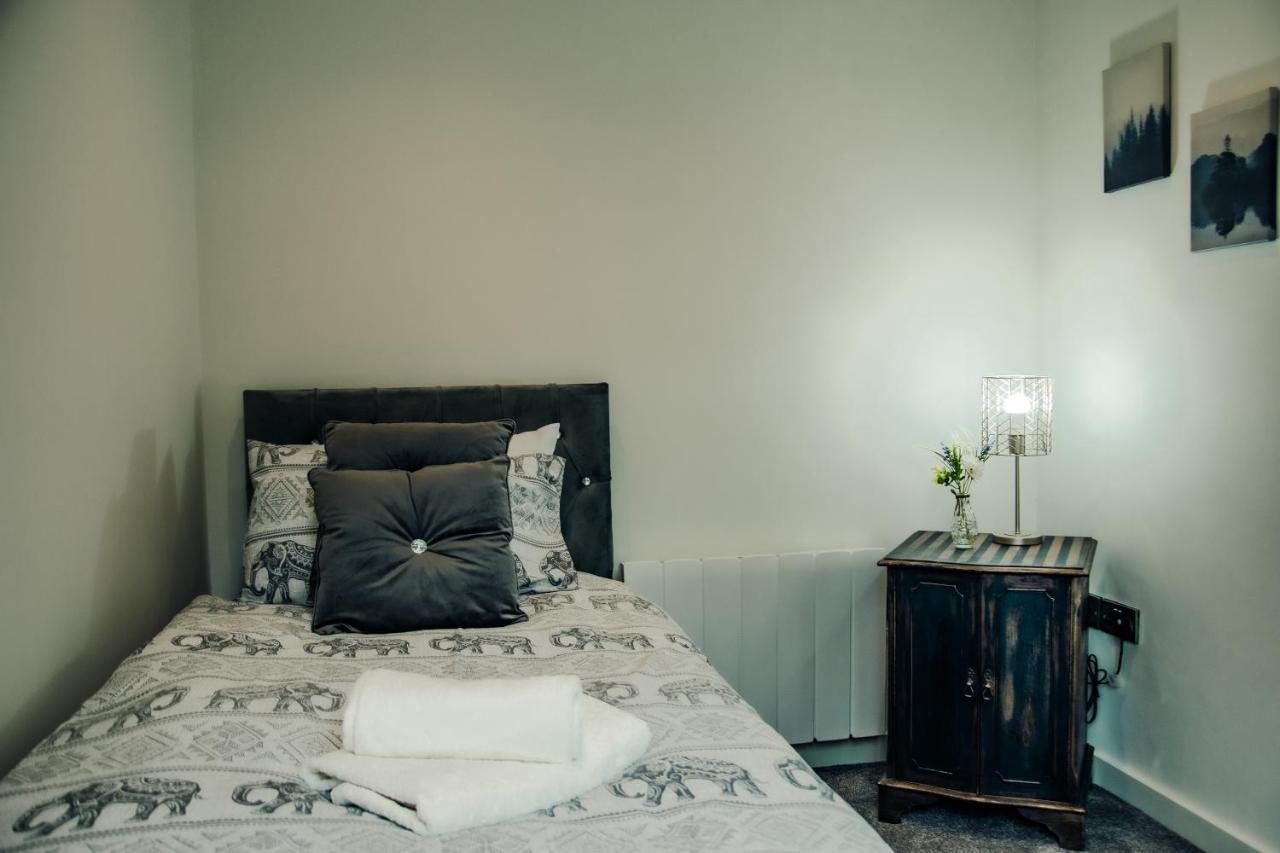 Апартаменты Bv Luxury 3 Bedroom Townhouse At Bed Cliff Oaks *