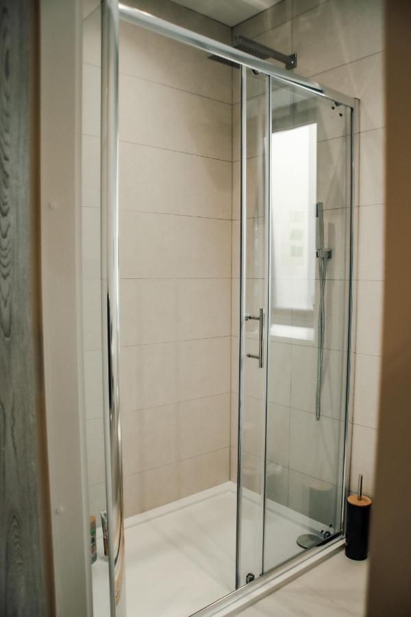 Bv Luxury 3 Bedroom Townhouse At Bed Cliff Oaks Лидс